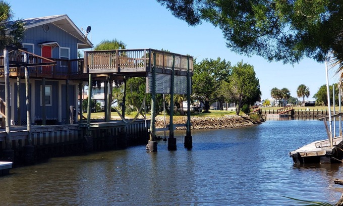 Salem Casa | Located on canal, quiet paradise, for 9-10 guests