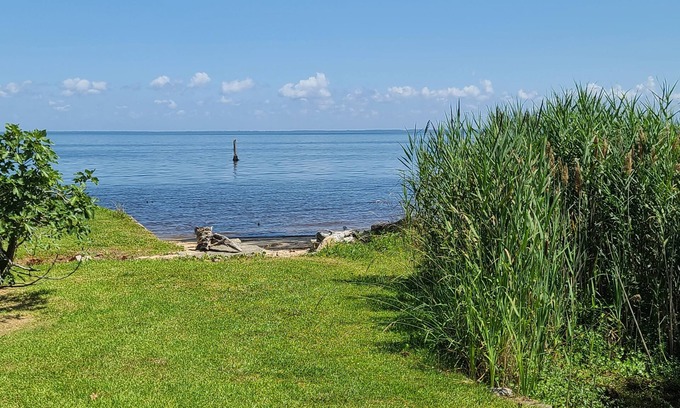 Columbia Cabaña | Located on the Albemarle Sound, this family-friendly home has room for everyone!