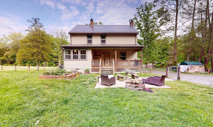 Ansted Casa | Located on the border of New River Gorge National Park and Hawks Nest State Park