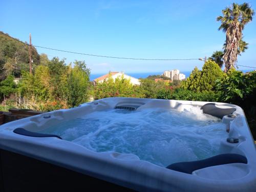 Bastia Apartamento | Location Bastia, U Fiumicellu. Vue Mer. Jacuzzi, Barbecue,. Pour 2 personnes