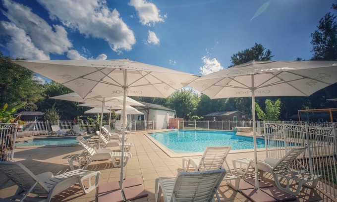 Coly Chalet De Esquí | Location Chalet en Bois Village Vacance Calme