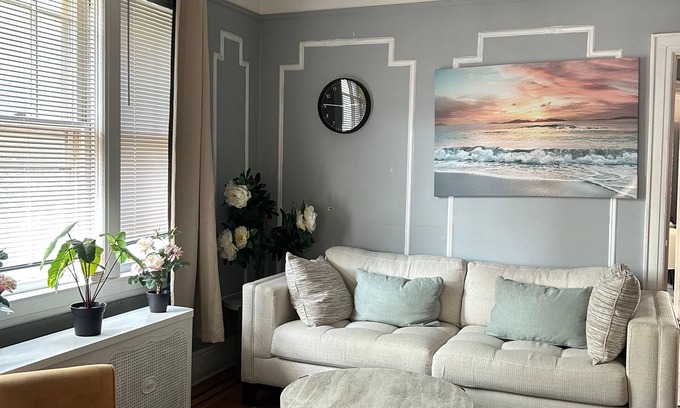 The Heights Casa | Location! Extra large 3 bed /1 bath unit with parking in Jersey City Heights.
