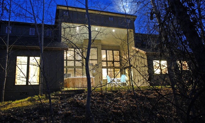 Hailey Casa | Location is Everything! Spacious, Cozy ~ Hot Tub w/ Private Stream