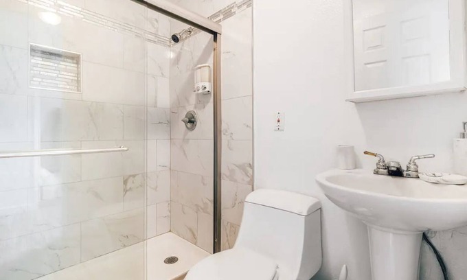 Rosewood Casa | Location!!! Large Cozy home in East Austin!