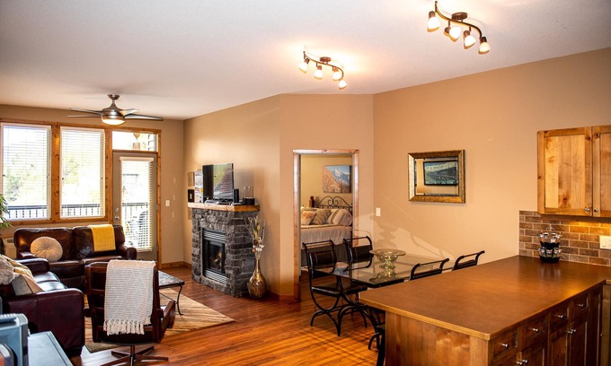 East Kootenay Condominio | Location Location!! 2bd2ba Condo in the heart of Downtown Invermere!