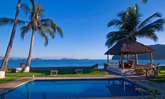 Manzanillo Casa | Ubicación, ubicación, comunidad cerrada Casa de 4 dormitorios en una hermosa playa de arena