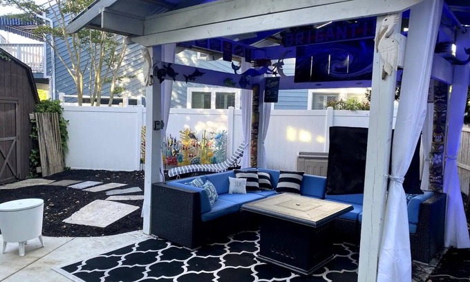 Southend Condominio | LOCATION LOCATION COVE Quiet/Private/Garden Oasis/Water SUNSETS we got a spot!