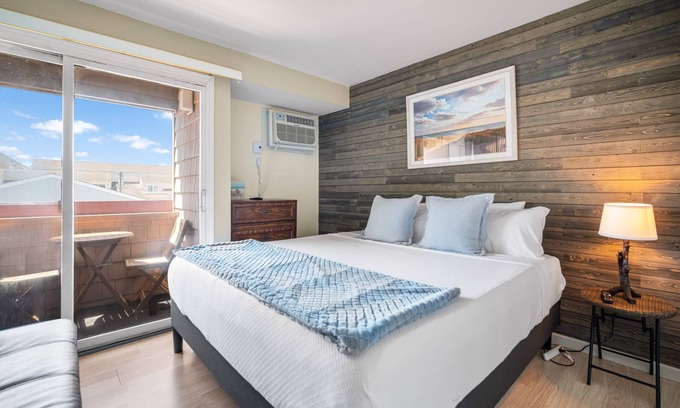 Southend Condominio | LOCATION! LOCATION! LOCATION! Brigantine Beachfront Getaway!