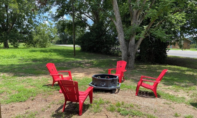 Enterprise Otro | Location, Location, Location!! Cozy Farmhouse Very Close to Ft. Novosel