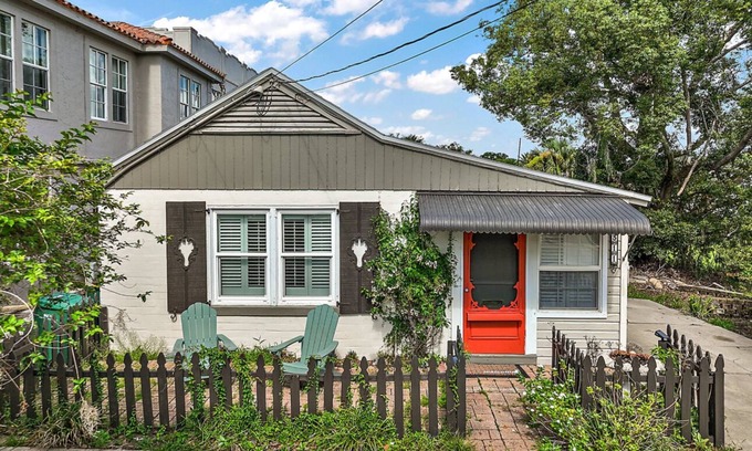 Mount Dora Casa | "Tiny House" Cottage downtown Mt. Dora Location! Location! Location!