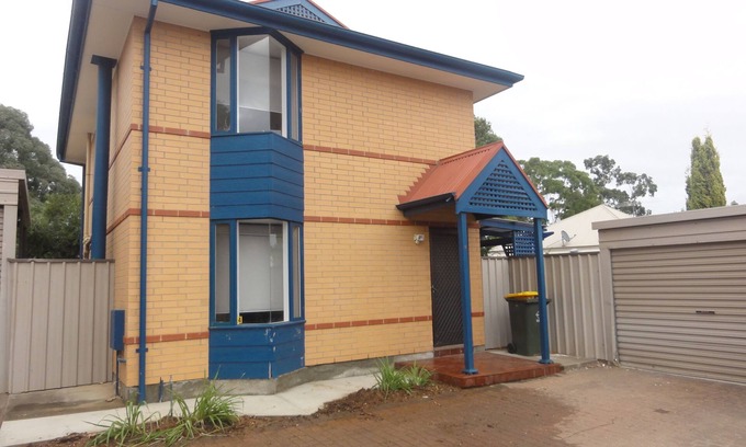 Brompton Casa | Location, Location, Location and a comfy space townhouse all in one
