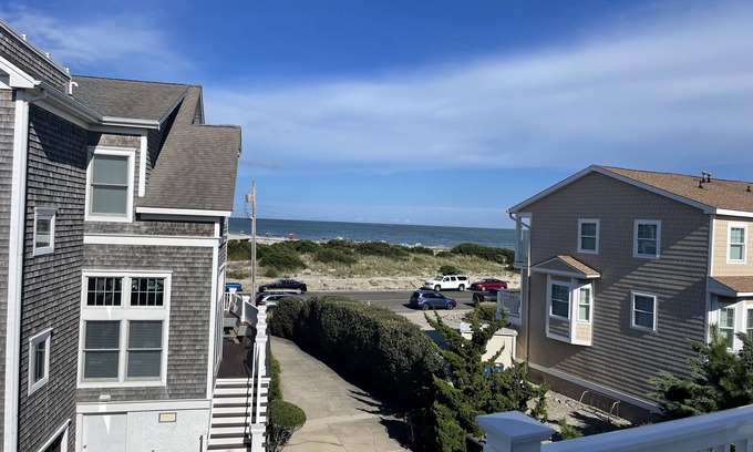 Admiral Estates Casa | Location Location Location Hear the waves & see Endless Beach Views in Cape May