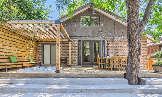 Congress Park Casa | Location, Location, Location