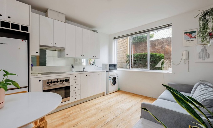 Fitzroy Apartamento | Location! Location! Sunny, central Fitzroy Studio