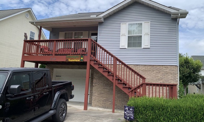 Pigeon Forge Chalet De Esquí | Location, Location, Location! Great for Family & Friend Gatherings