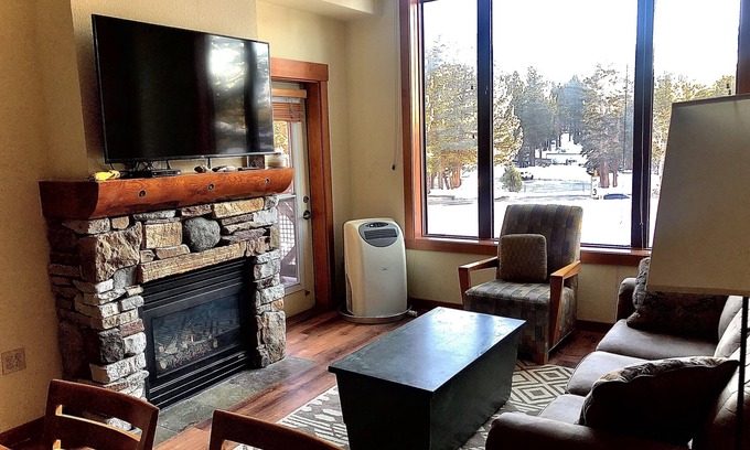 Mammoth Lakes Complejo | ¡Ubicación! Camine hasta la góndola y disfrute de fabulosas comodidades, restaurantes y tiendas