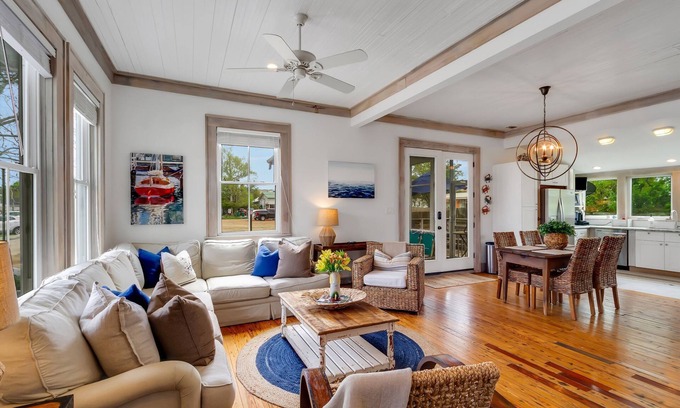 Bay St Louis Casa | A pie de todo! Increíble ubicación y privado. Pasos para todo y tranquilo!