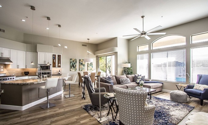 La Vista Casa | Locations a "10" ! and remodeled !.