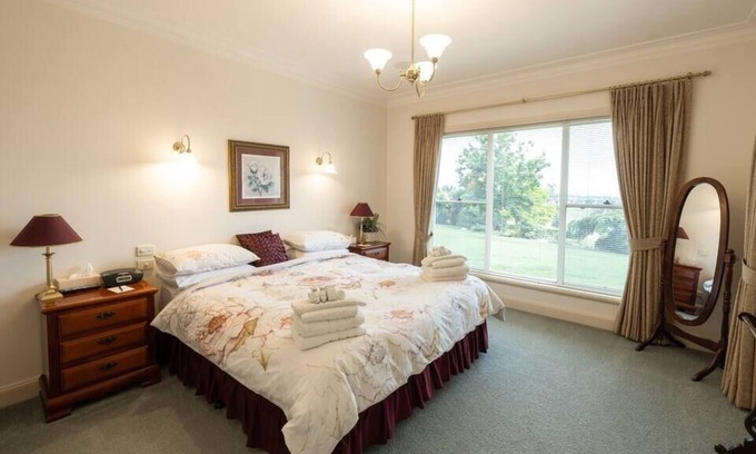 Mount Panorama Cabaña | LOCHINVAR/ Magnolia Cottage.