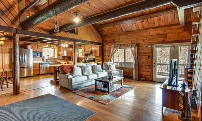 Lock Haven Cabina | Lock Haven Cabin w/ Wood Stove & Mountain View!