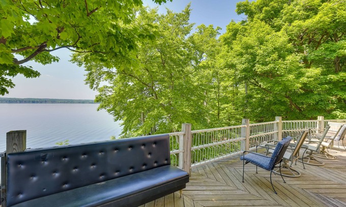 Teall Beach Casa | 'Locke’s Glen' - Lakefront Geneva Getaway w/ Dock!