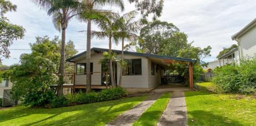 Mollymook Beach Casa | Lockhart Leafy Cottage - walk to Mollymook Beach