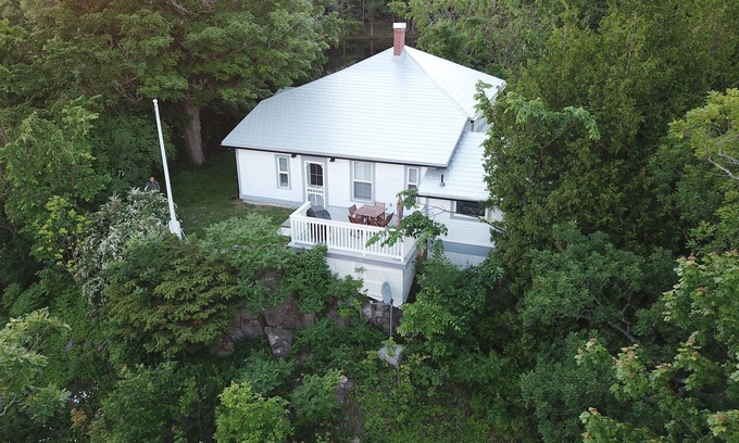 Rideau Lakes Casa | Lockmaster's House, Davis Lockstation, Parks Canada