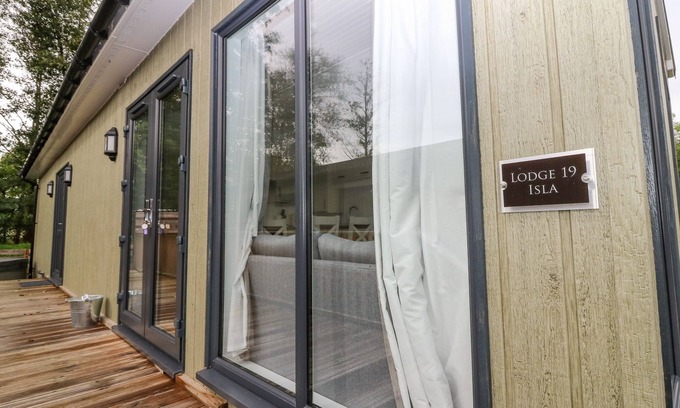 Errol Cabaña | LODGE 19 - ISLA (HIDEAWAY), family friendly, with hot tub in Errol