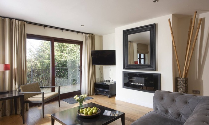 St Wenn Casa | Lodge 23, Hustyns - a lodge that sleeps 6 guests in 3 bedrooms