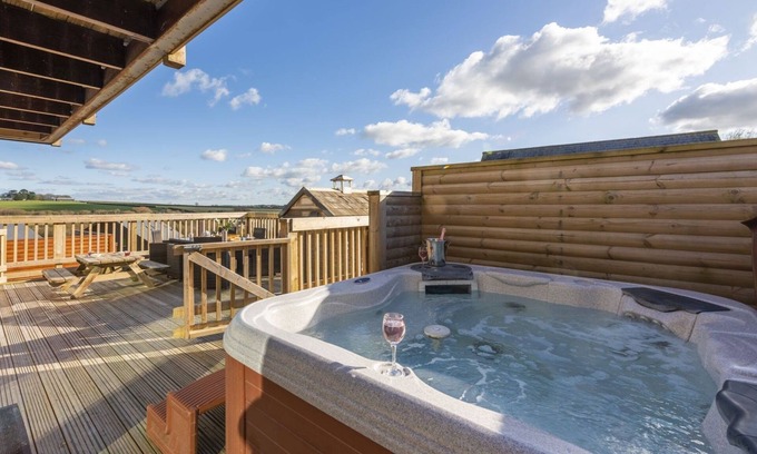Winnard's Perch Casa | Lodge 40, Retallack Resort & Spa - a lodge that sleeps 8 guests in 4 bedrooms