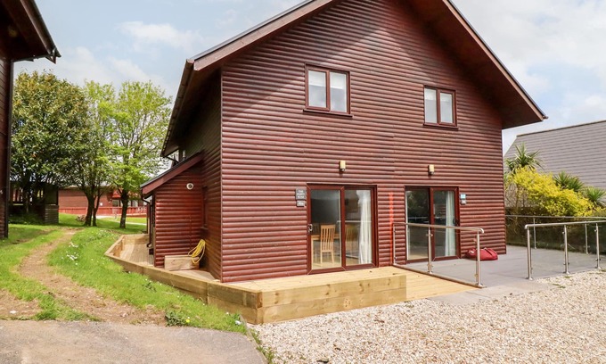 Winnard's Perch Cabina | LODGE 49A, pet friendly, with hot tub in Winnard's Perch