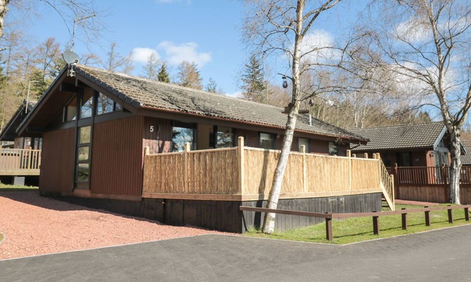 Otterburn Casa | LODGE 5, pet friendly, with hot tub in Otterburn