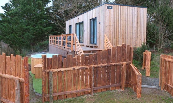 Vic-le-Comte Apartamento | Brennus-Lodge-Baño con bañera-Vista al campo