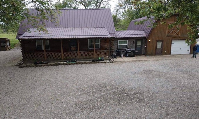 Gypsum Casa | Lodge/ Cabin- Large Groups & Sportsman - Private Beach - Parking -fire pit