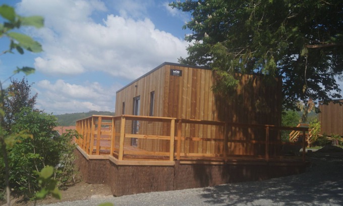 Vic-le-Comte Apartamento | Celtillos - Pmr-Lodge-Baño con bañera-Vista a la Montana
