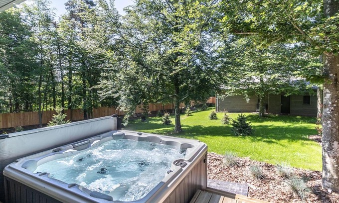 Le Chambon-sur-Lignon Casa | Lodge luxe au golf avec bain à remous, piscine, salles de sport et bien-être, jeux pour tous âges - FR-1-582-371
