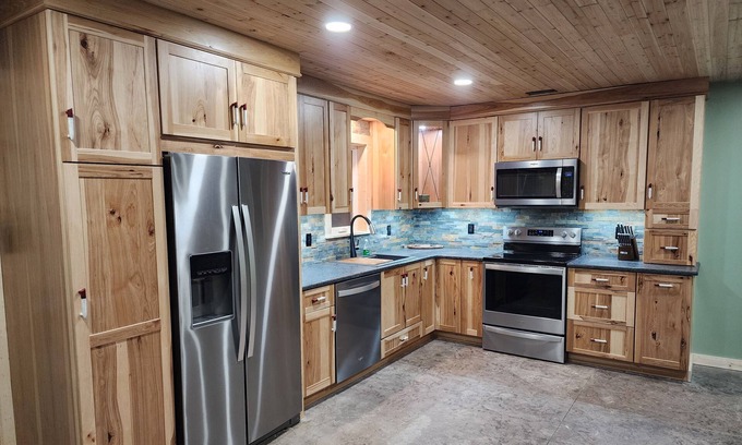 Oak Harbor Cabina | Lodge on 1/2 acre minutes from 5 Marinas with Direct Lake Erie Access