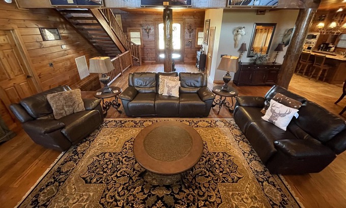 Crenshaw County Cabina | Lodge on The Lake