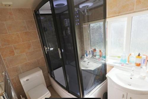 Stoke-on-Trent Casa | Lodge Park - 2 minutes walk to Stoke Hospital