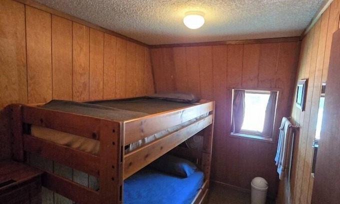 Saddlestring Apartamento | Lodge Room Twin Bunk (Room #4)