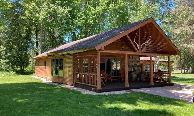 Williamsburg Cabina | Log Lodge hermoso y tranquilo cerca de Traverse City