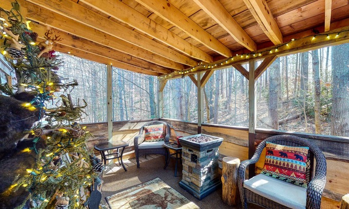 Fryeburg Cabina | Lodge-style cabin with fireplace, screened porch, washer/dryer, cable, & WiFi
