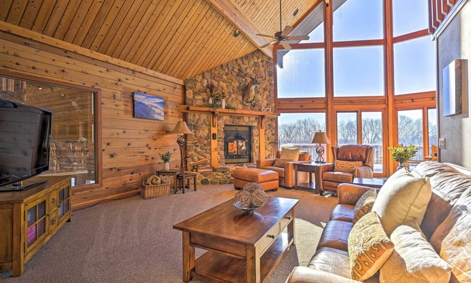 Merrimac Casa | Lodge w/ Indoor Pool, Along Devil's Lake Park