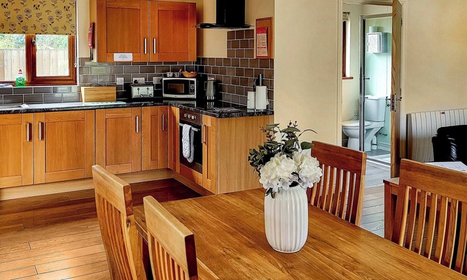 Llanddewi Ystradenny Chalet De Esquí | Alojamiento de 2 habitaciones en Llanddewi, Nr. Llandrindod Wells