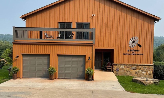 Butler Casa | Lodge with stunning views, sauna, hot tub, fly fishing, small venue