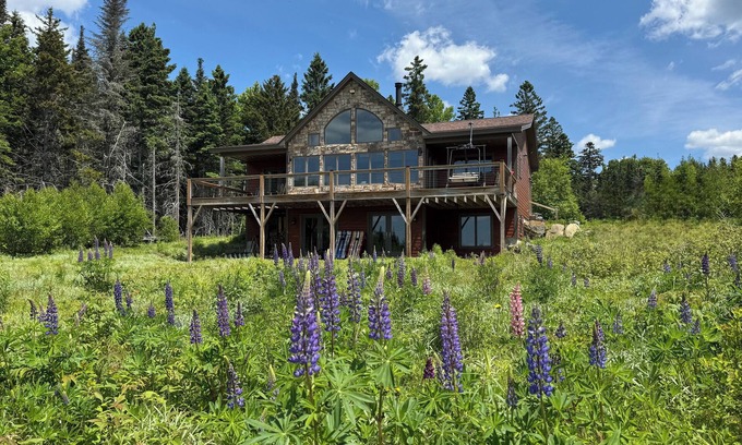 Rangeley Casa | Lodges #72 - Rangeley Lake Overlook - ATV, Snowmobile, and close to Saddleback!