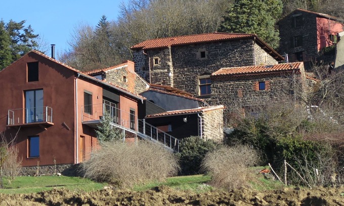 Usson Casa | casa "dedeuxchoseslune" en el pueblo, con vistas, el encanto y el sol.