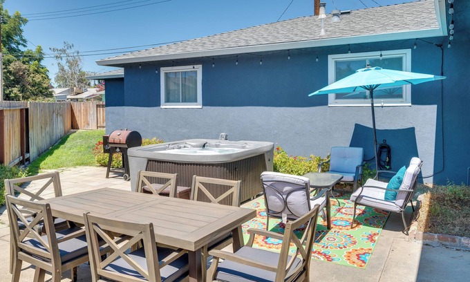 Lodi Casa | Lodi Escape w/ Private Hot Tub < 1 Mi to Dtwn