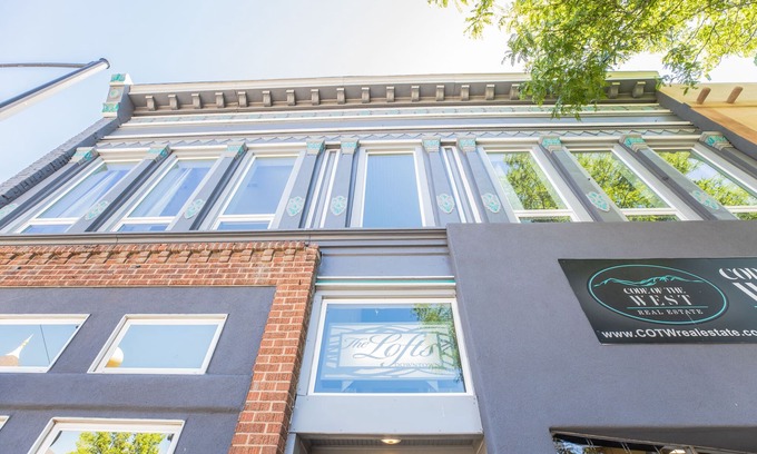 Walsenburg Apartamento | Loft # 1 Privado Dormitorio Queen, 1 baño en suite.
