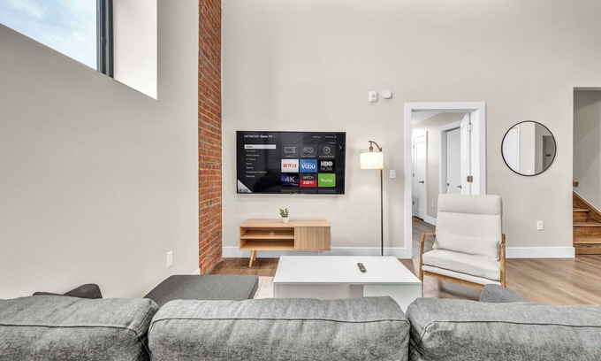 Cleveland Apartamento | Loft+2Bd+65"TV+8 Min from DT CLE